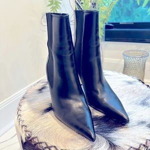 Metallic heel leather boots.